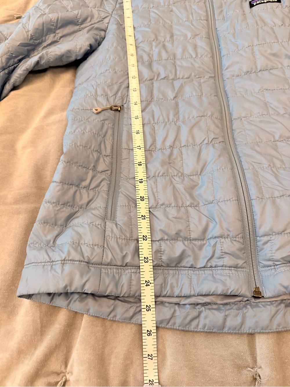 Patagonia Women's Pale Blue Quilted Puffer Jacket - Picture 7 of 9